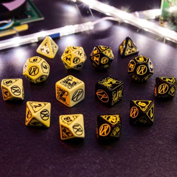 Cyberpunk RED RPG kauliukų rinkinys juodos ir geltonos sp